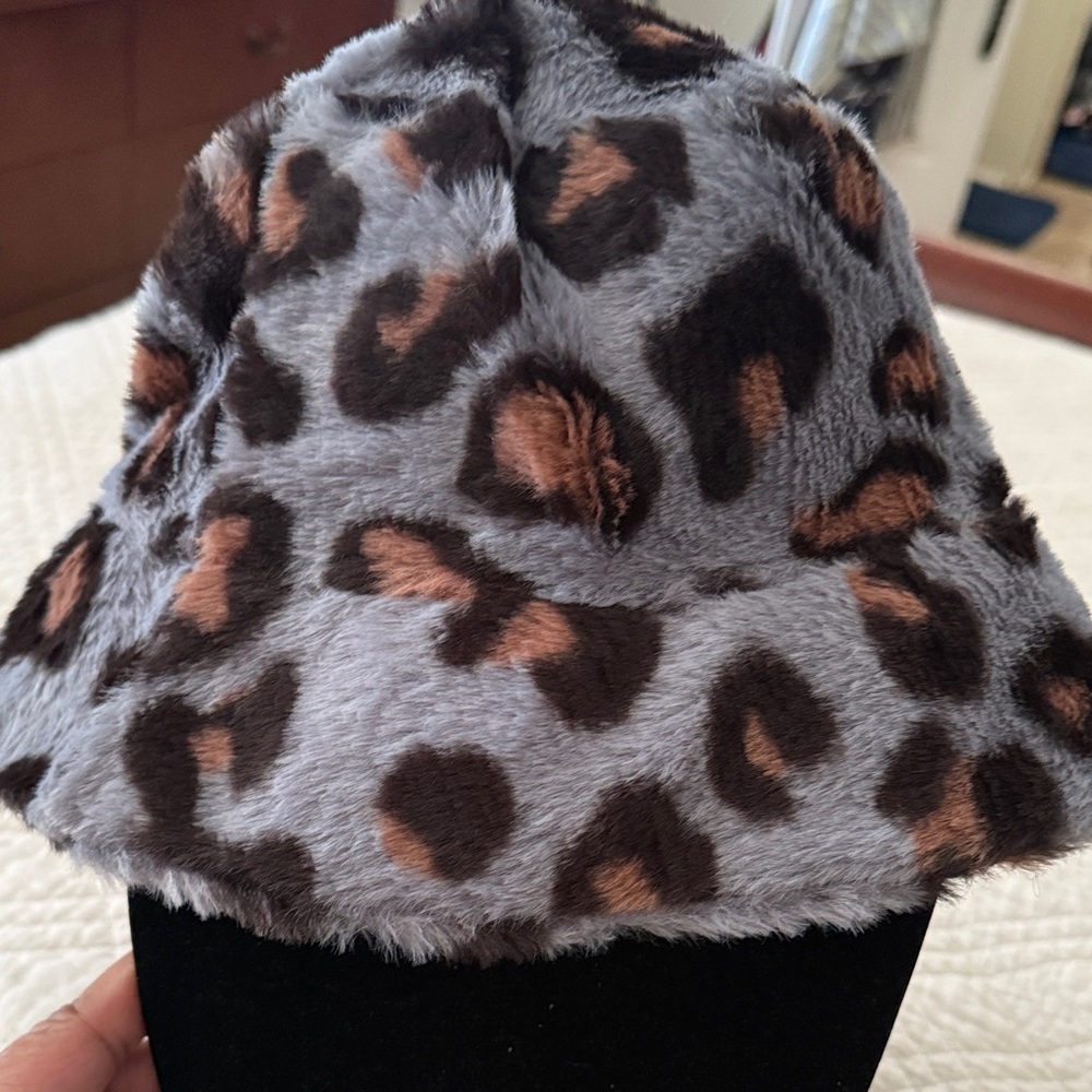 Faux Fur Leopard Print Bucket Hat - Gray & Brown